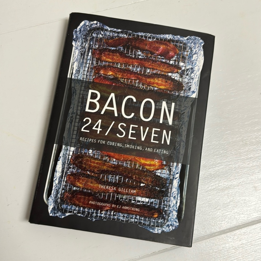 Bacon 24/7 Cookbook- Like New 🥓